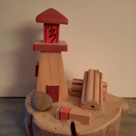Vintage Wooden East Coast Lighthouse - Picture 8 of 10